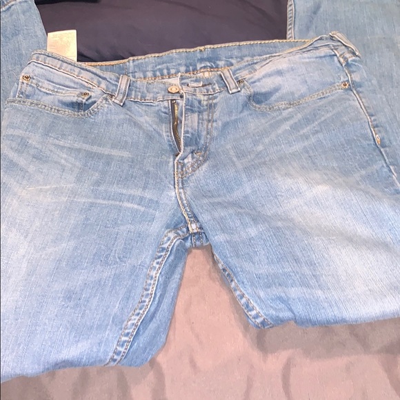 Men’s light wash Levi’s - Picture 2 of 2